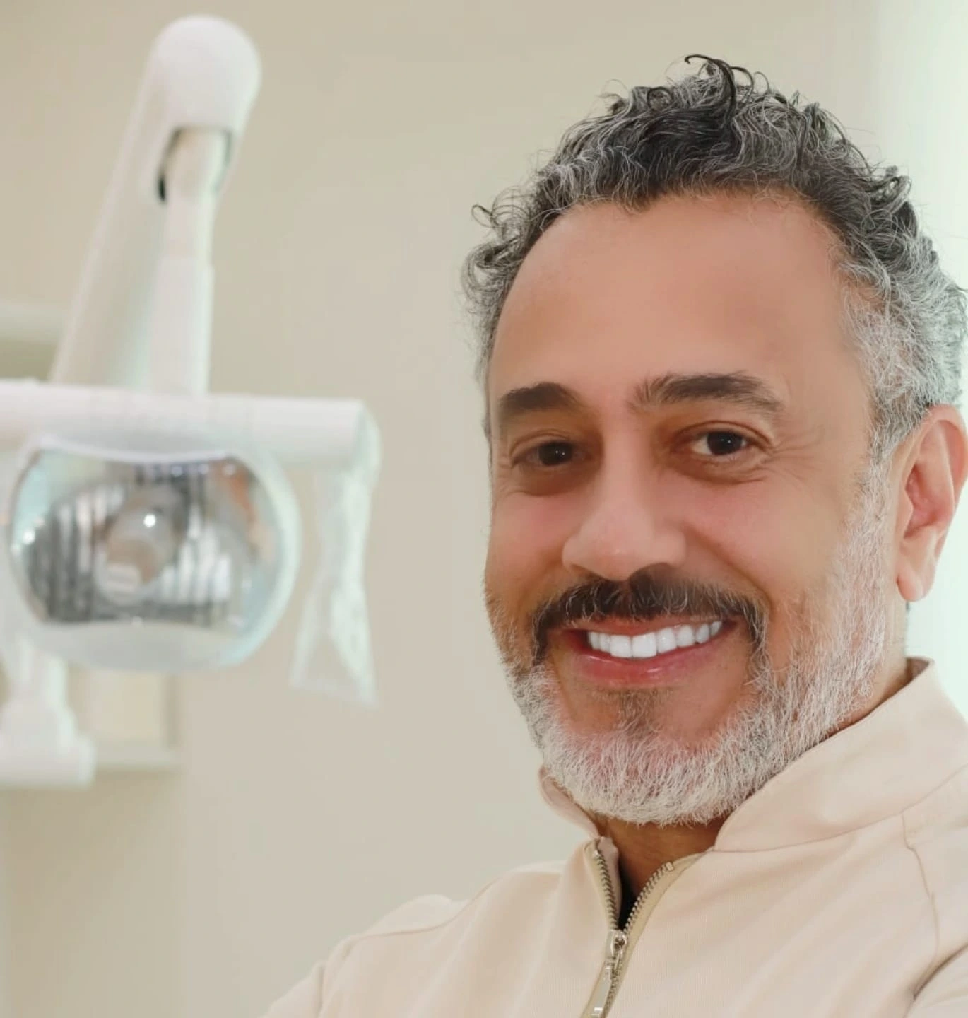 Dr. Alexandre - Dentista especialista em Vila Carrão